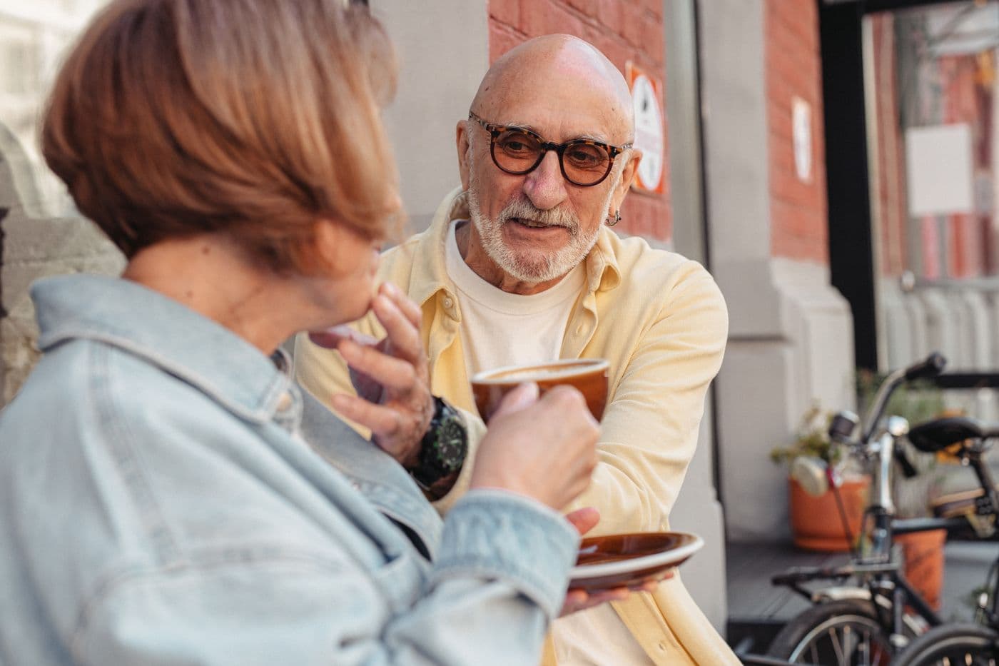 A relaxed conversation over coffee